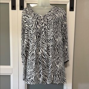 Black and White Relaxed 3/4 Sleeve Tunic